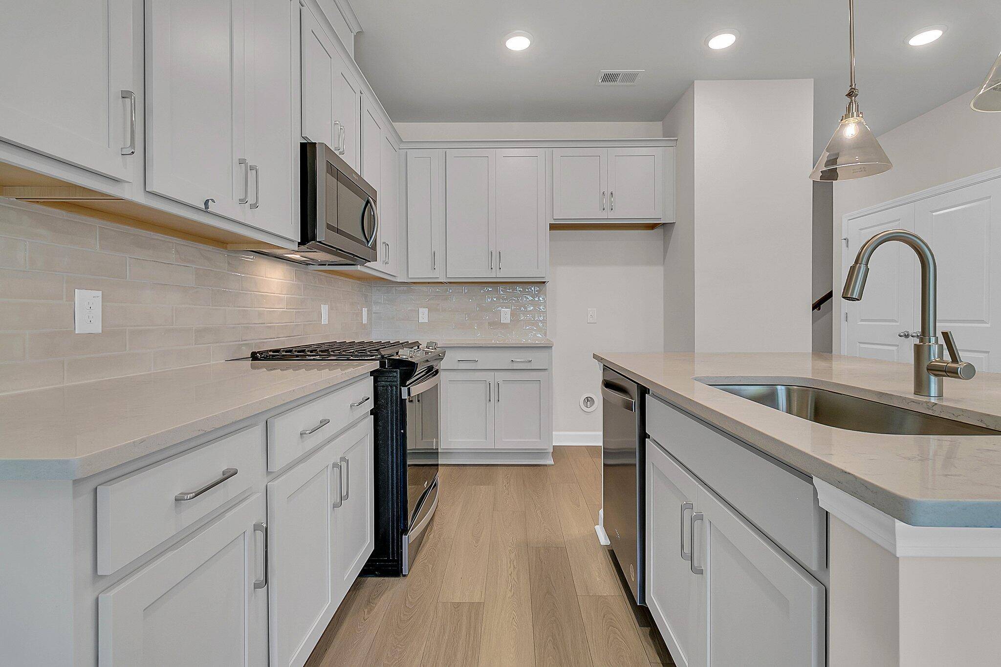 Summerville, SC 29486,930 Dusk Dr