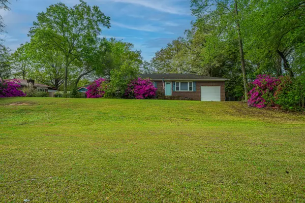 Hanahan, SC 29410,1121 Inverness Ln