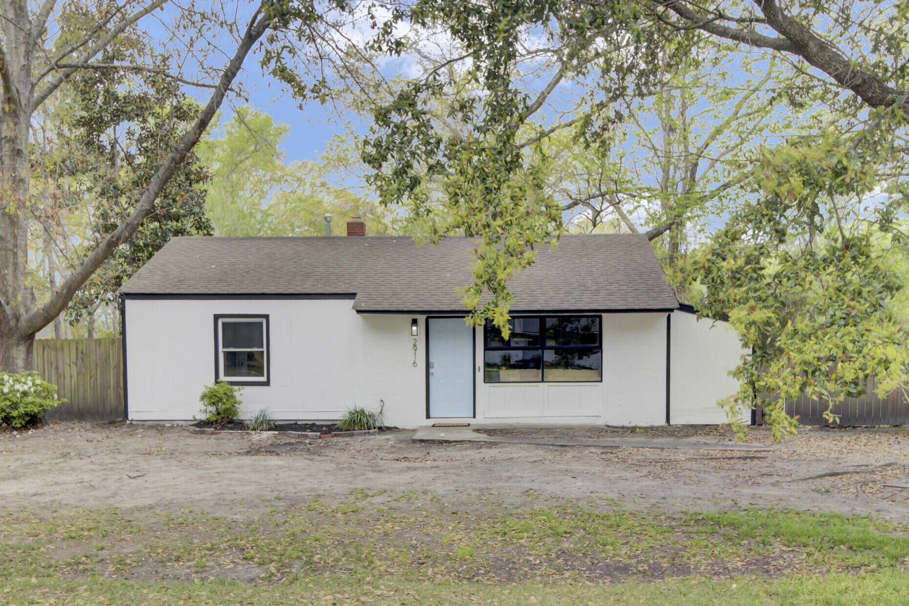 2916 Louise Dr, North Charleston, SC 29405