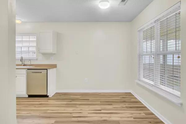 Hanahan, SC 29410,1302 Camden Xing