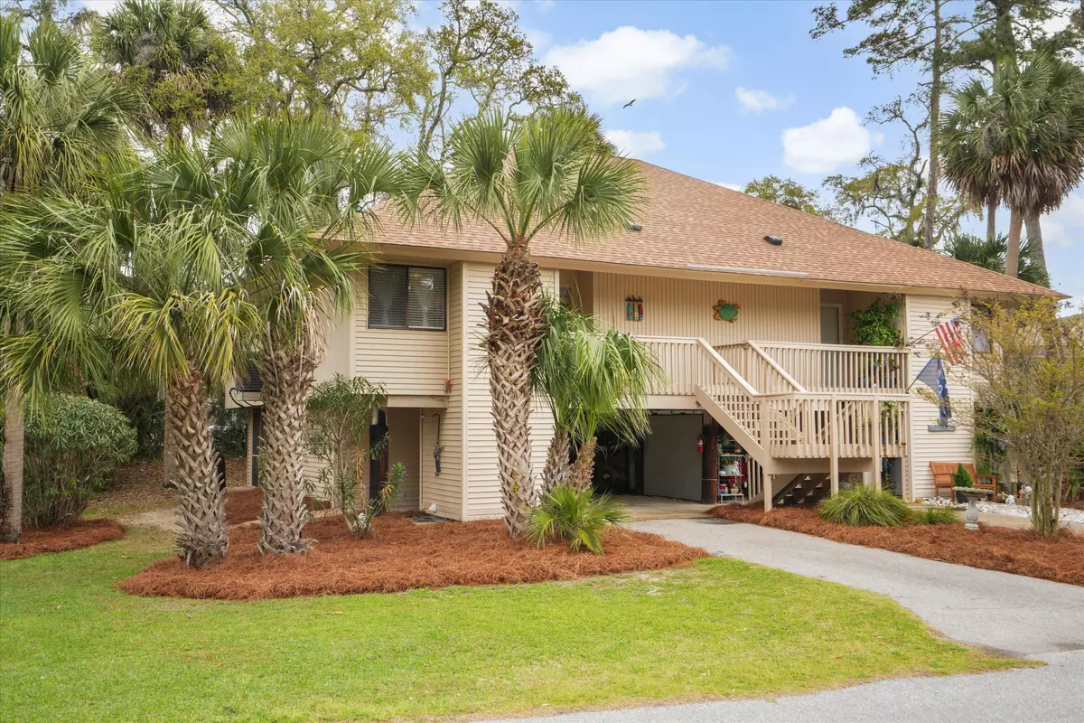 Edisto Beach, SC 29438,816 Club Cottage Rd