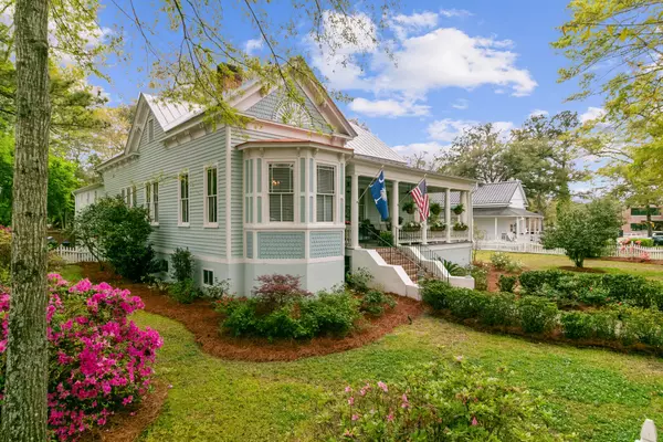 Summerville, SC 29483,803 S Main St