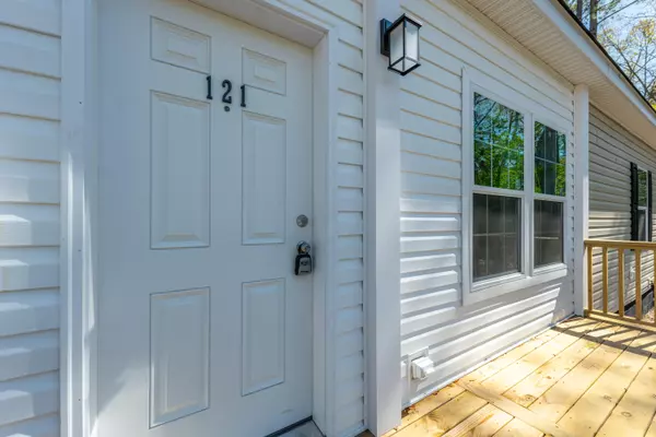 Harleyville, SC 29448,121 Dotson St