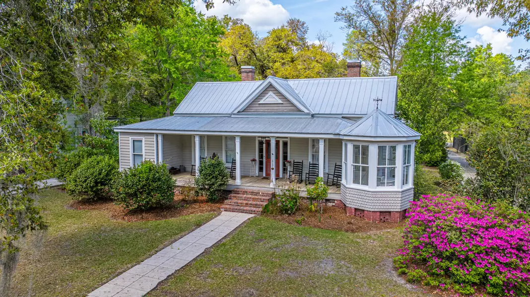 617 Hampton St, Walterboro, SC 29488