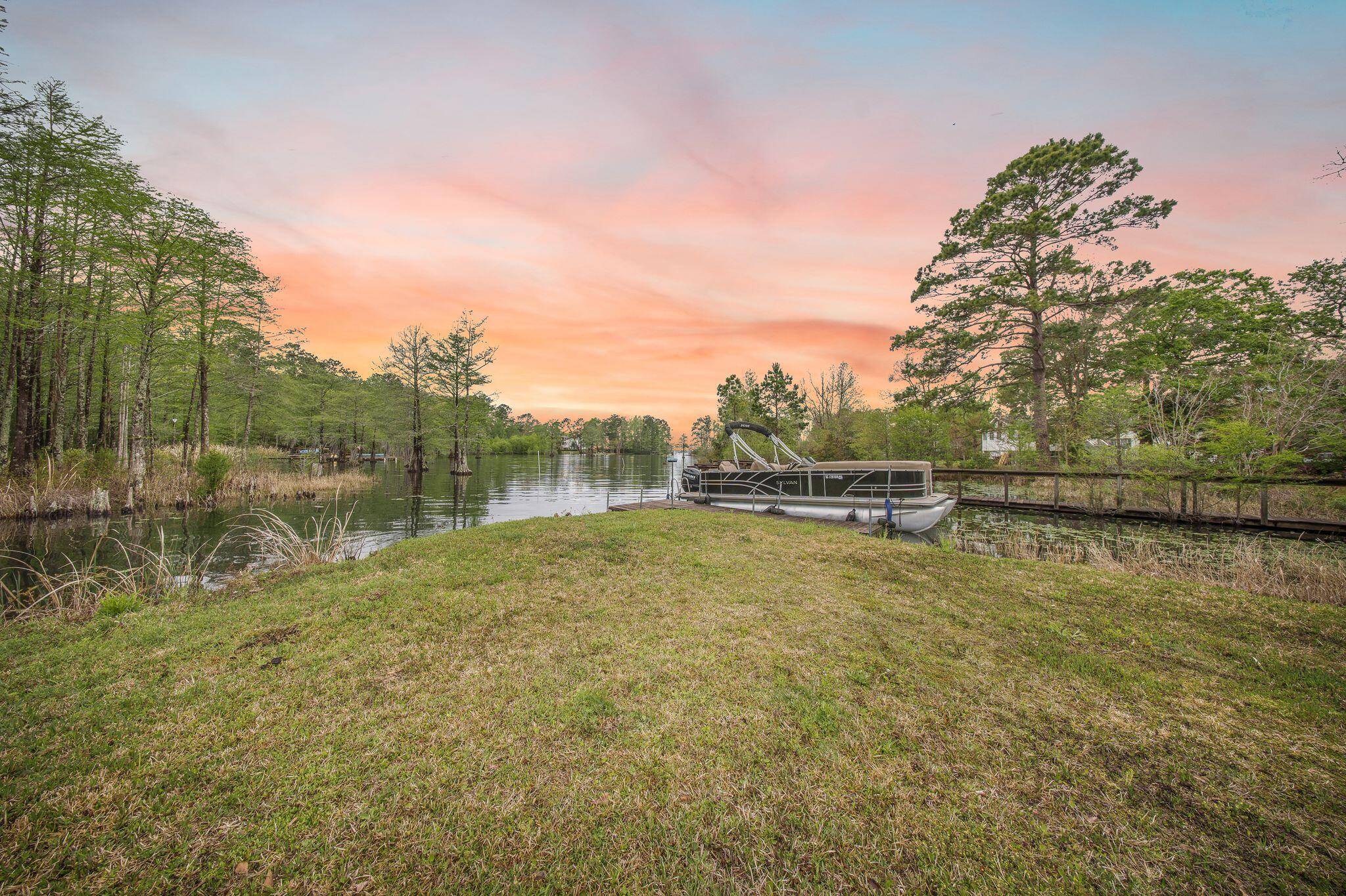 111 Jacks Ln, Bonneau, SC 29431