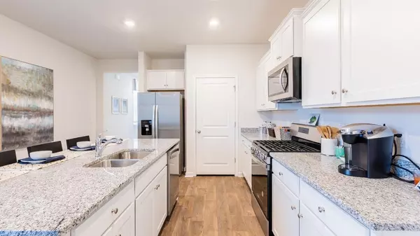 Summerville, SC 29486,289 Watersglen Dr