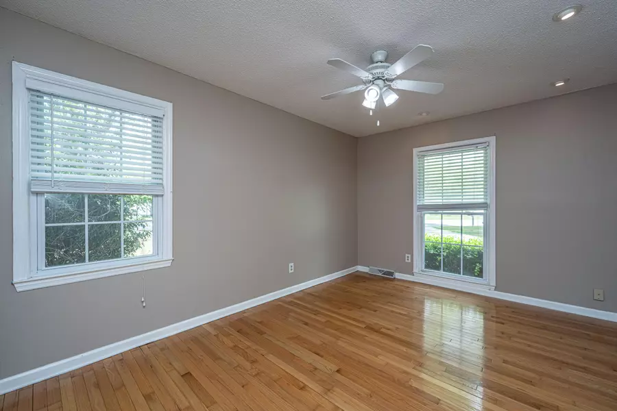100 Nighthawk Ln, Summerville, SC 29485