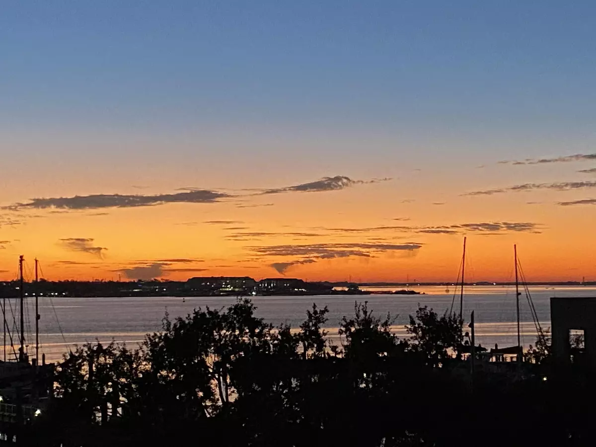 Charleston, SC 29401,330 Concord St #4b