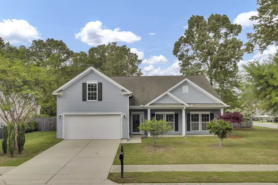 8001 Hydrangea Ln, Hanahan, SC 29410