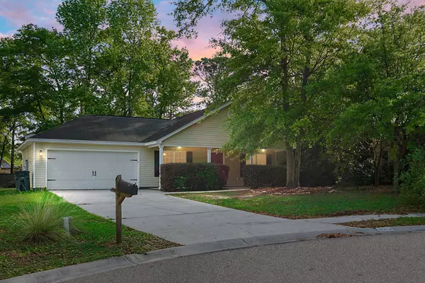 301 Huntington Ct, Hanahan, SC 29410