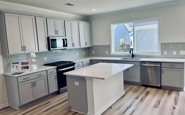 Summerville, SC 29486,766 Blueway Ave