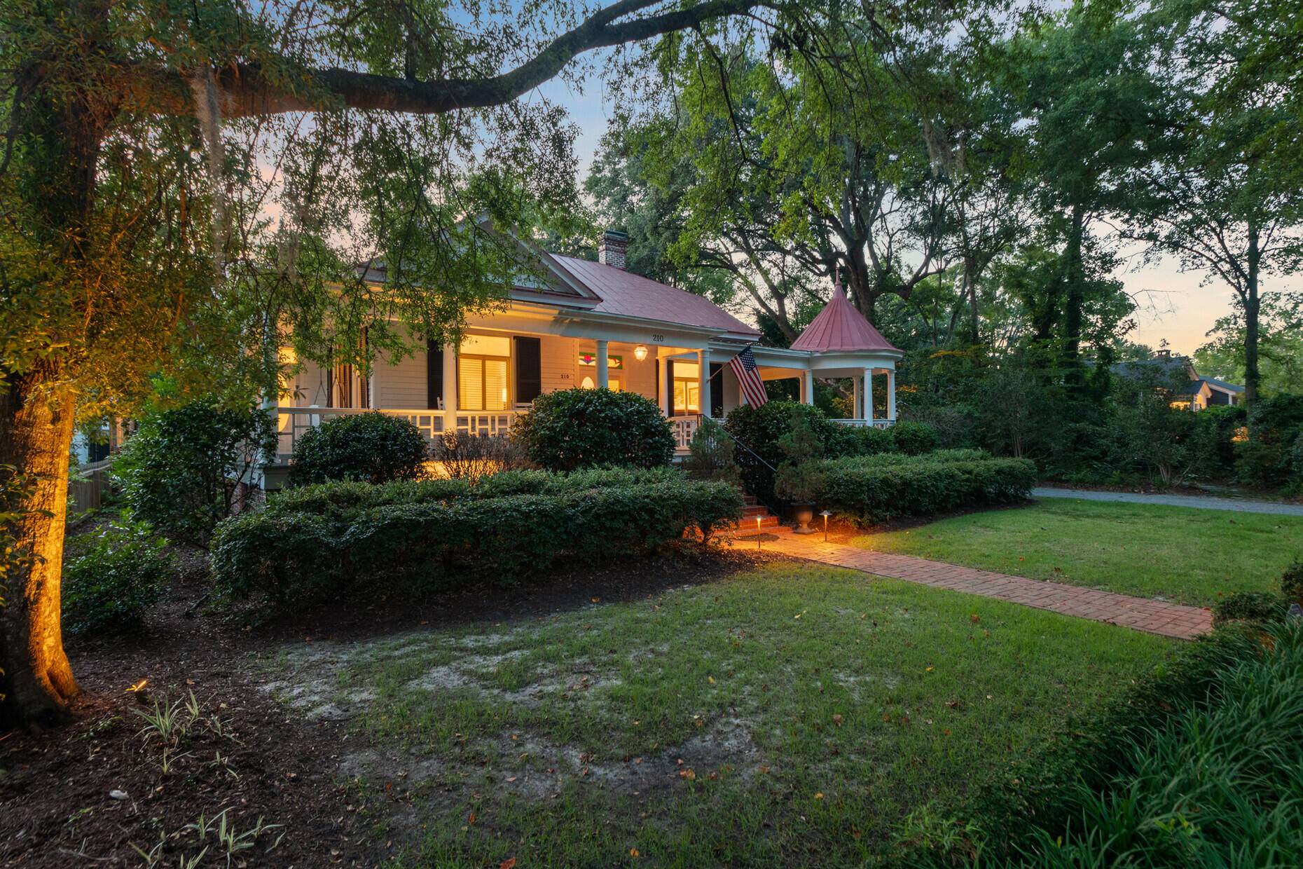 Summerville, SC 29483,210 S Gum St