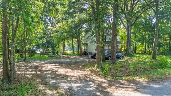 1628 Point Park Dr, Johns Island, SC 29455
