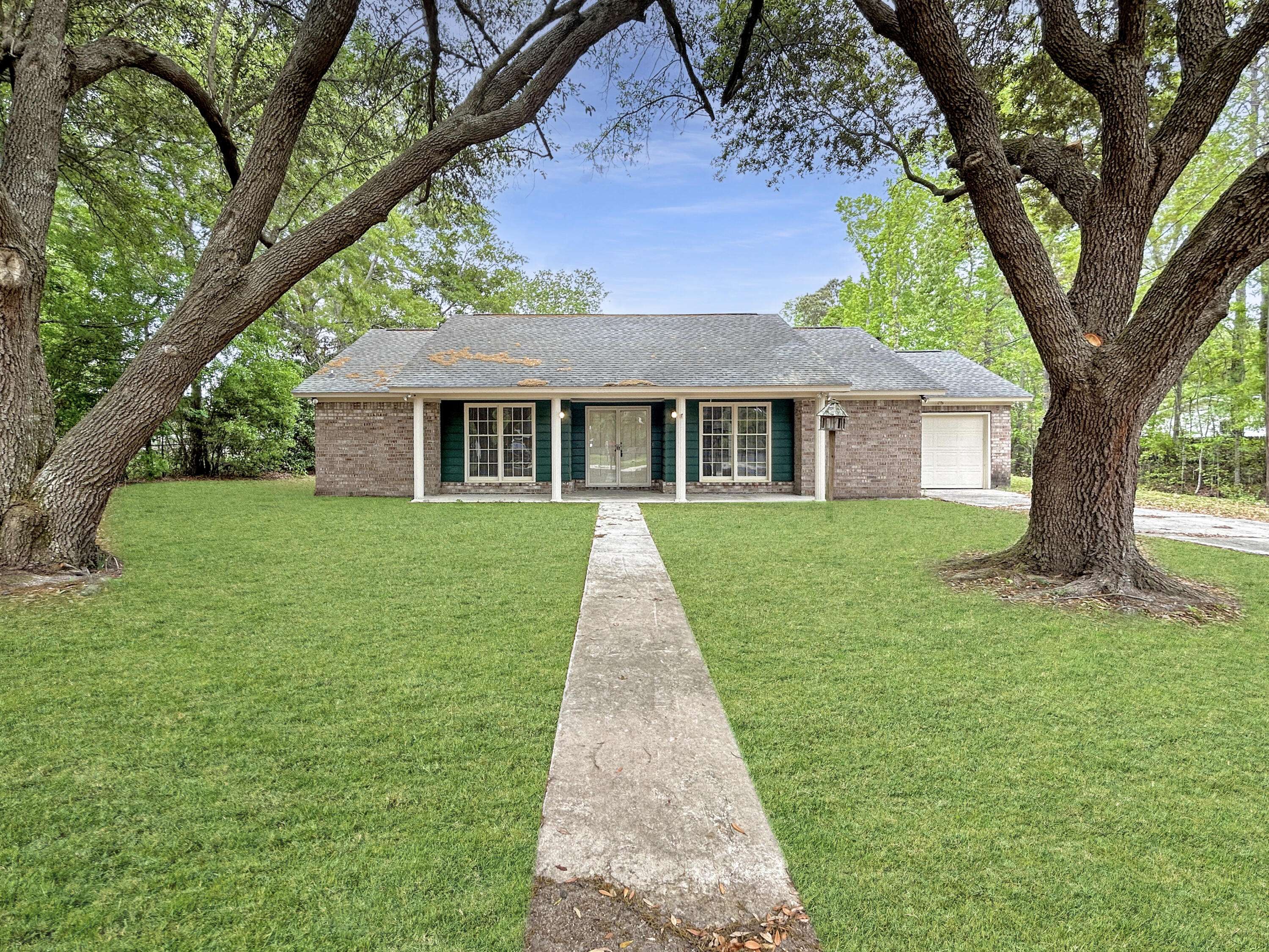 330 Crestwood Dr, Moncks Corner, SC 29461