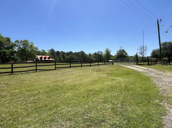 6935 Hickorynut Ln, Ravenel, SC 29470