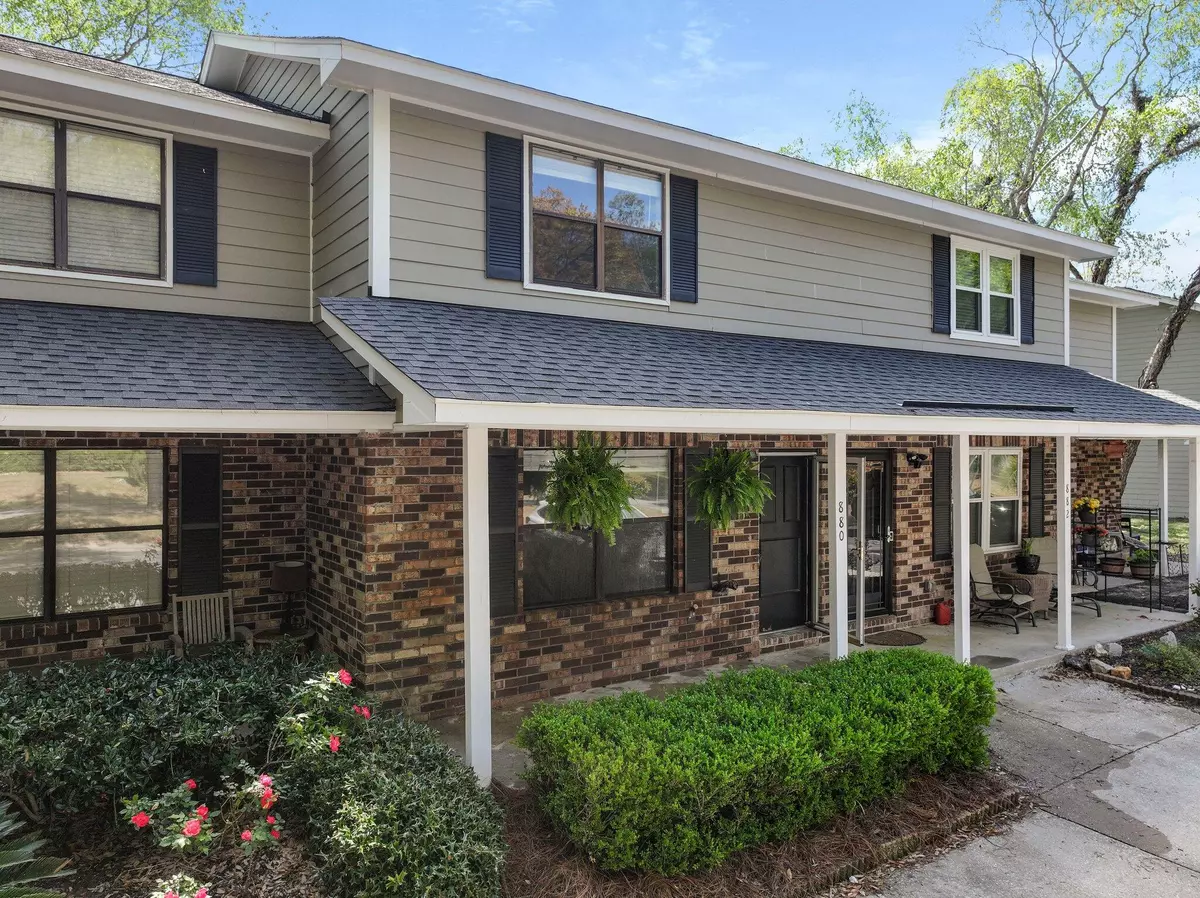 Charleston, SC 29412,880 Simpkins St #2