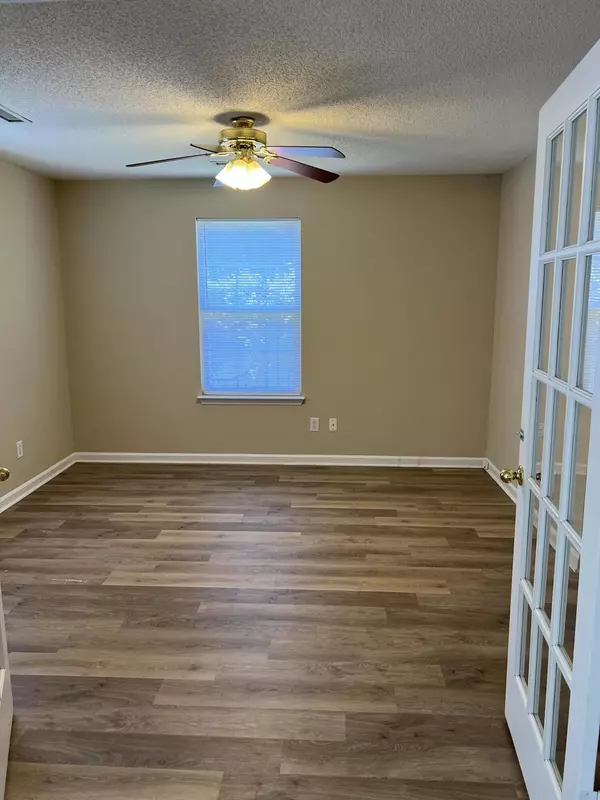 Ladson, SC 29456,9914 Levenshall Dr