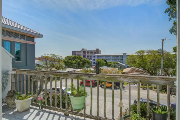 Folly Beach, SC 29439,108 W Cooper Ave