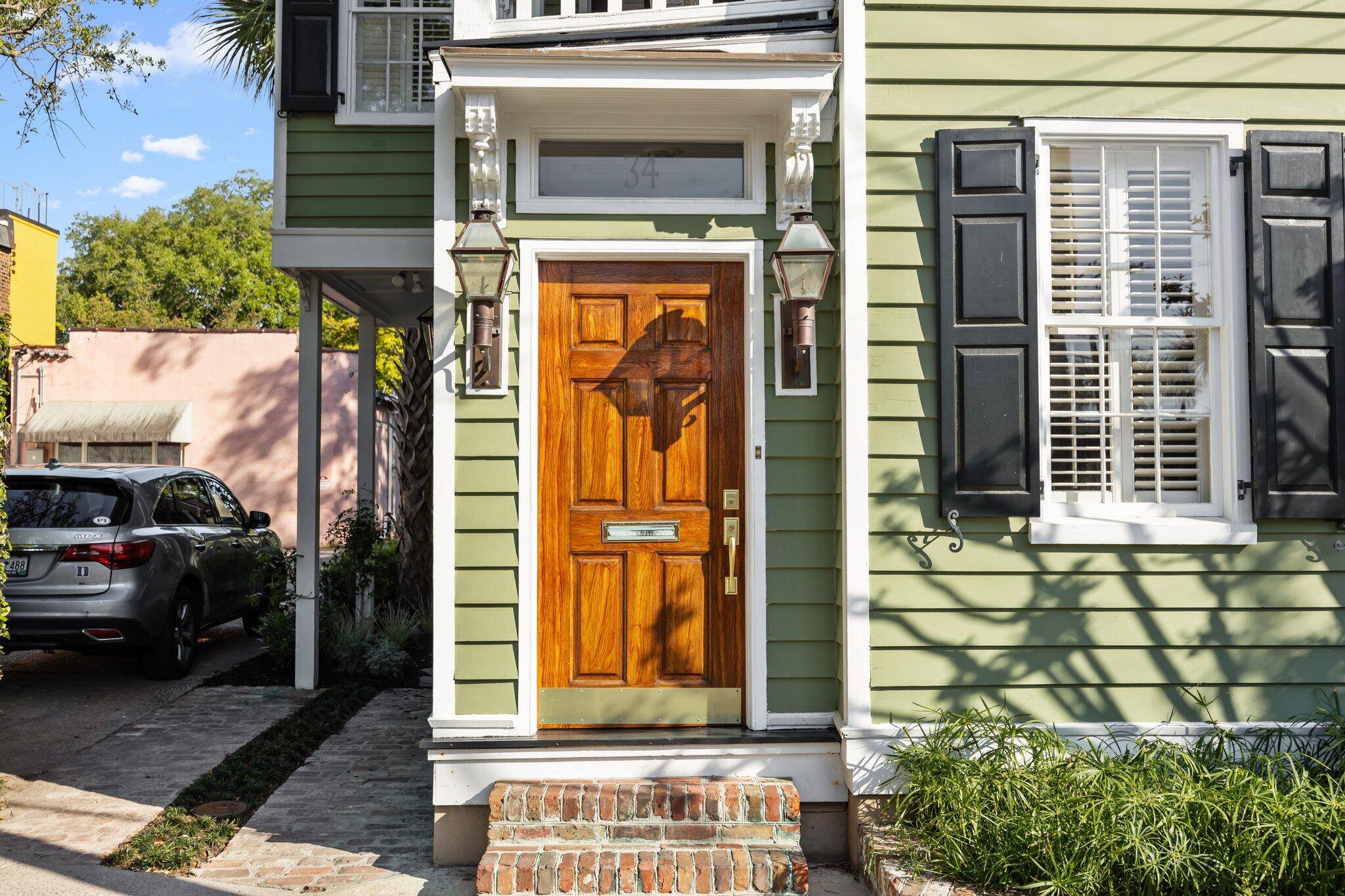 Charleston, SC 29401,34 Pinckney St