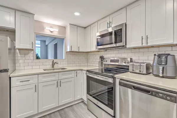 Charleston, SC 29401,14 Lockwood Dr #11h