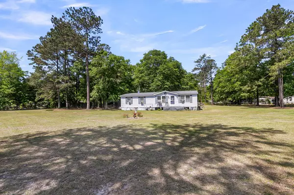206 Mookees Ln, Cross, SC 29436