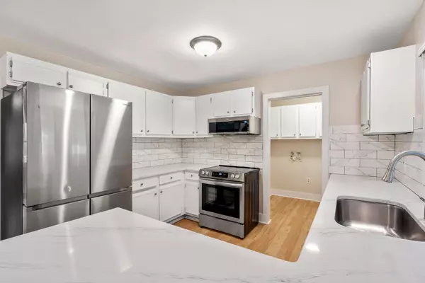 Summerville, SC 29483,298 Summerset Ln