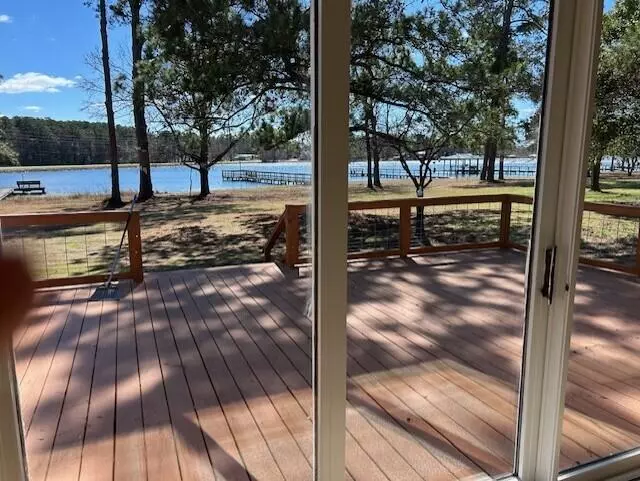 2222 Lakeshore Dr, Manning, SC 29102