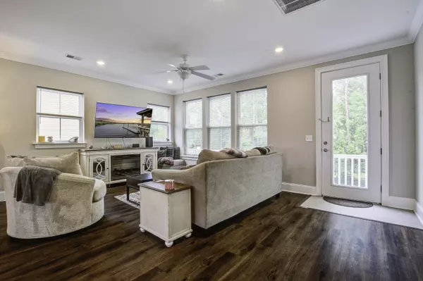 Hanahan, SC 29410,5911 Steward St #24