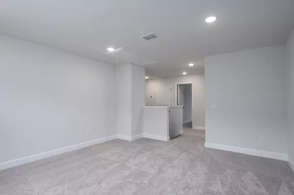 Huger, SC 29450,121 Royal Cainhoy Way