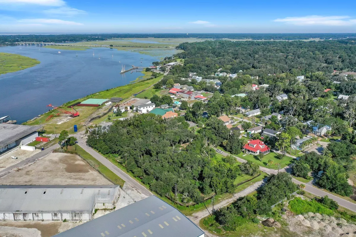 Port Royal, SC 29935,901 7th St