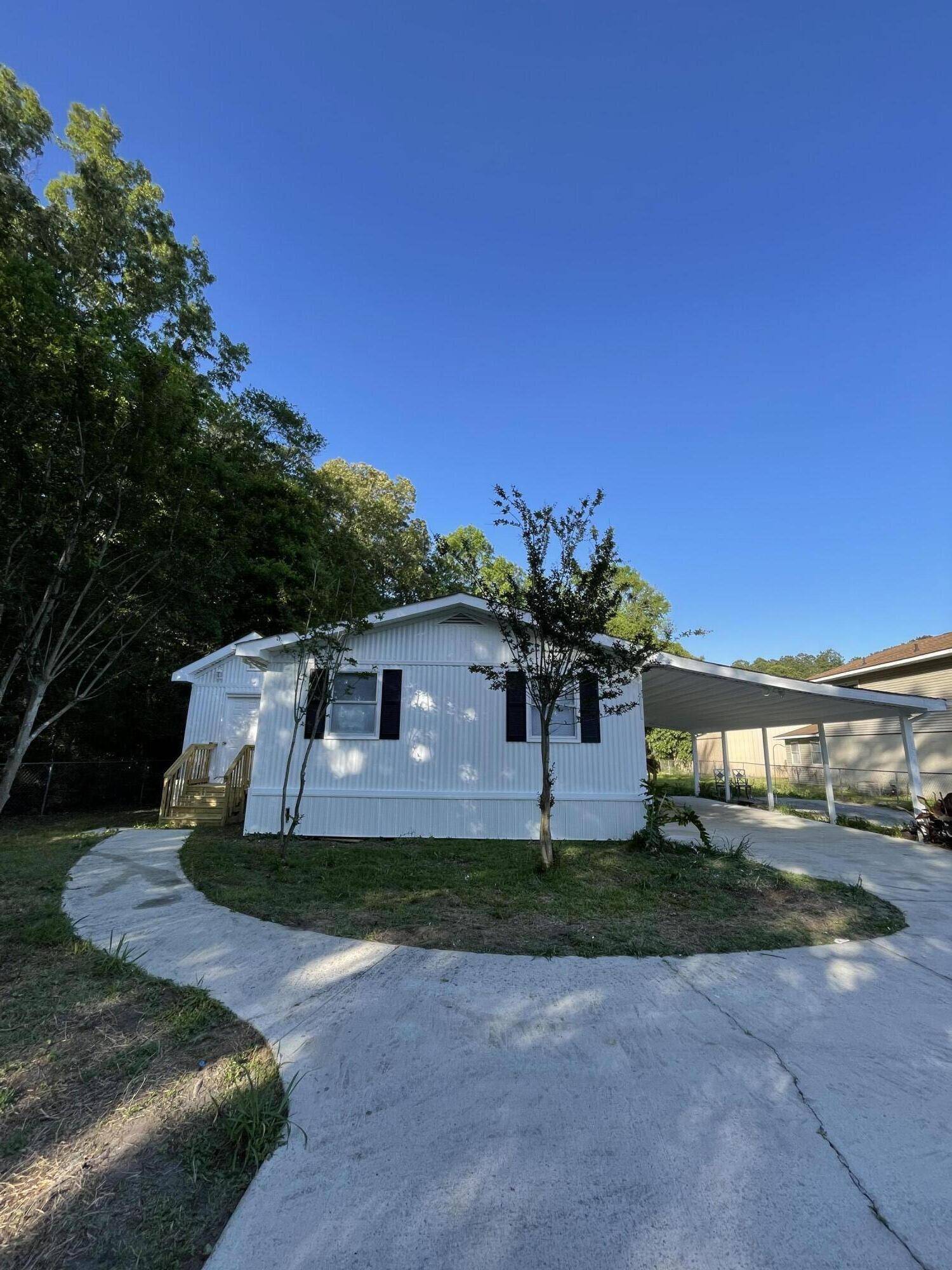 Huger, SC 29450,1070 French Quarter Creek Rd