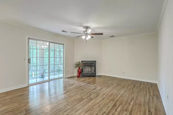 North Charleston, SC 29418,7965 Edgebrook Cir #F