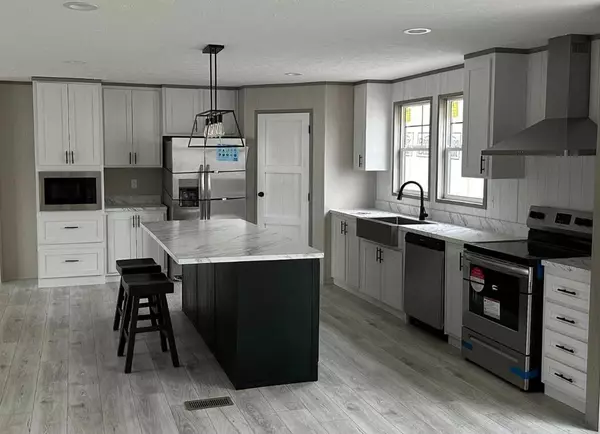 Saint Stephen, SC 29479,945 Tiger Loop