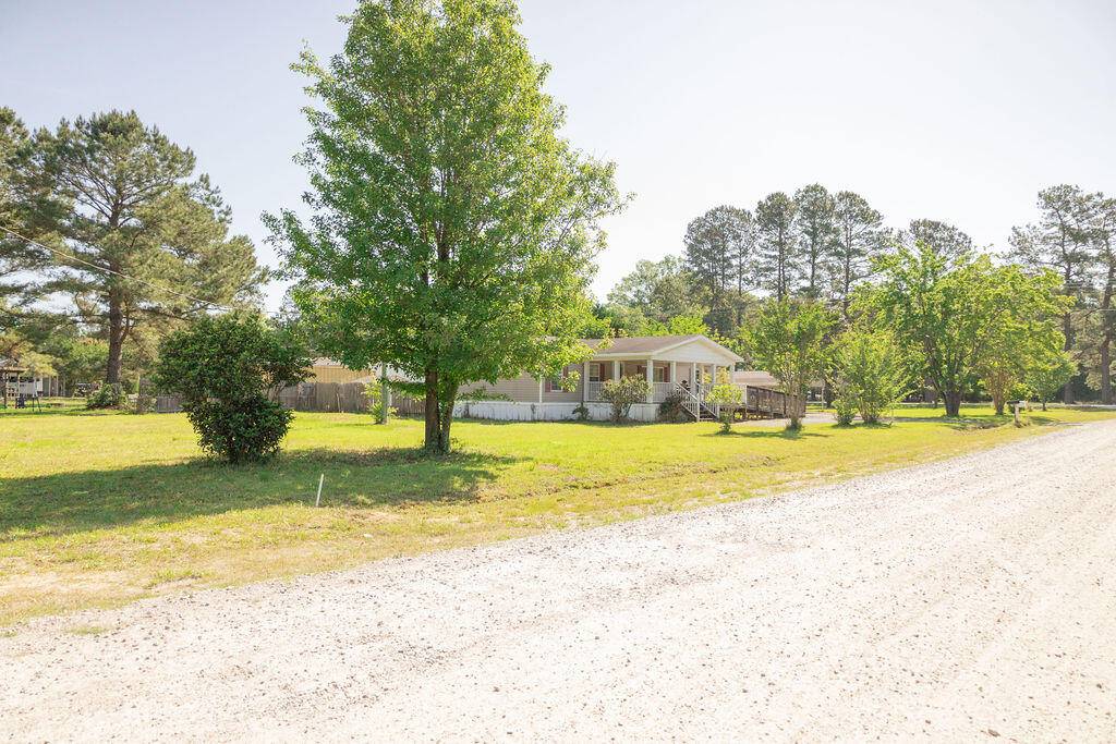 28 Greenfield Ln, Walterboro, SC 29488