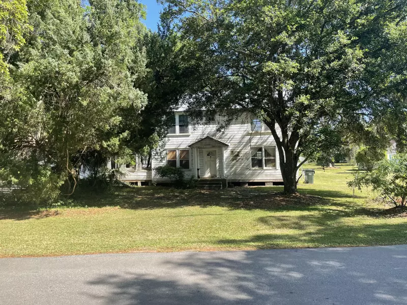 217 Scotia St, Mcclellanville, SC 29458