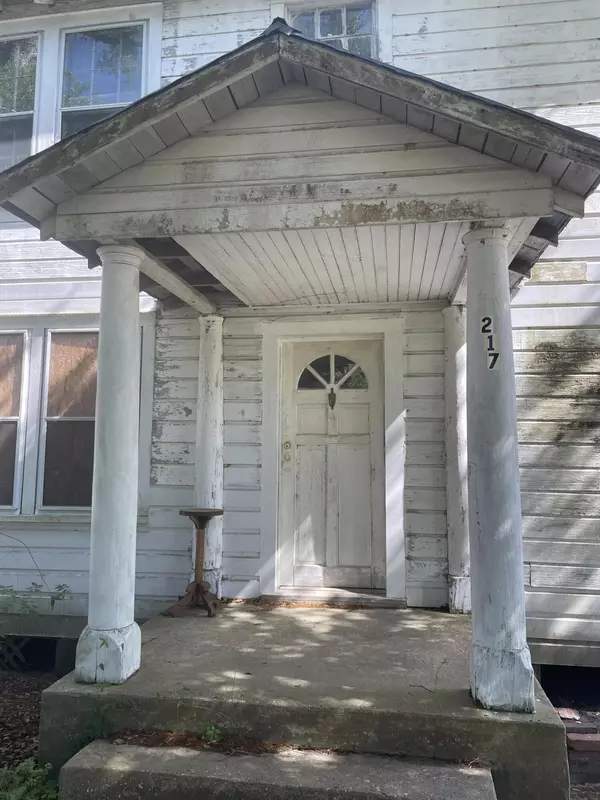 Mcclellanville, SC 29458,217 Scotia St