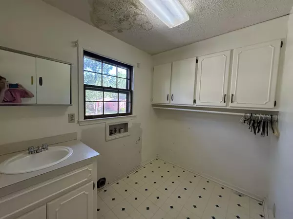 Orangeburg, SC 29118,396 Hampton Dr