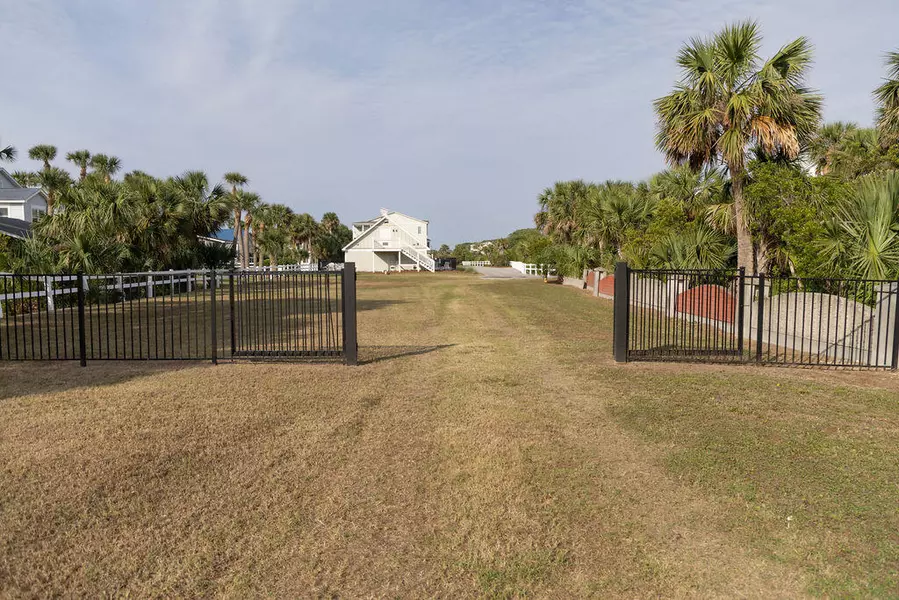 126-B Jungle Rd, Edisto Island, SC 29438