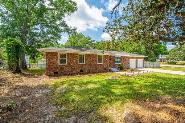 Hanahan, SC 29410,5823 Lakeview Dr