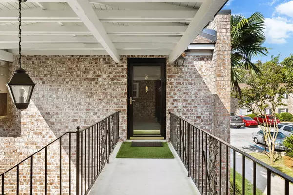 Charleston, SC 29407,870 Colony Dr #14