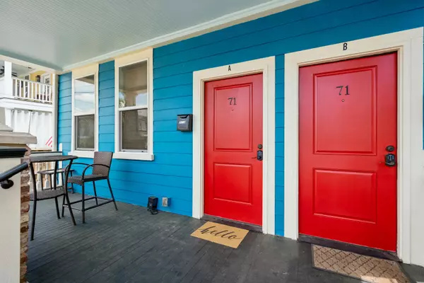 Charleston, SC 29403,71 Congress St #A & B