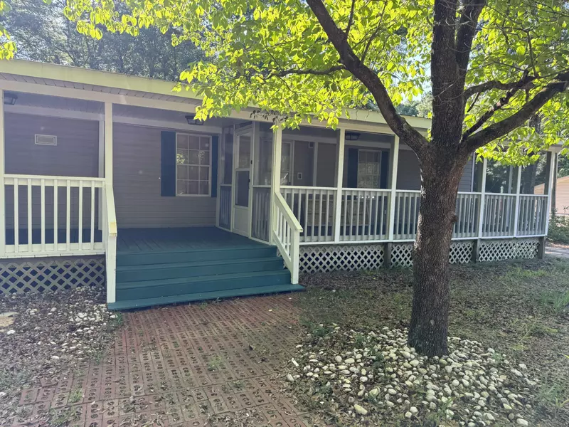 1104 Hickory Dr, Summerton, SC 29148