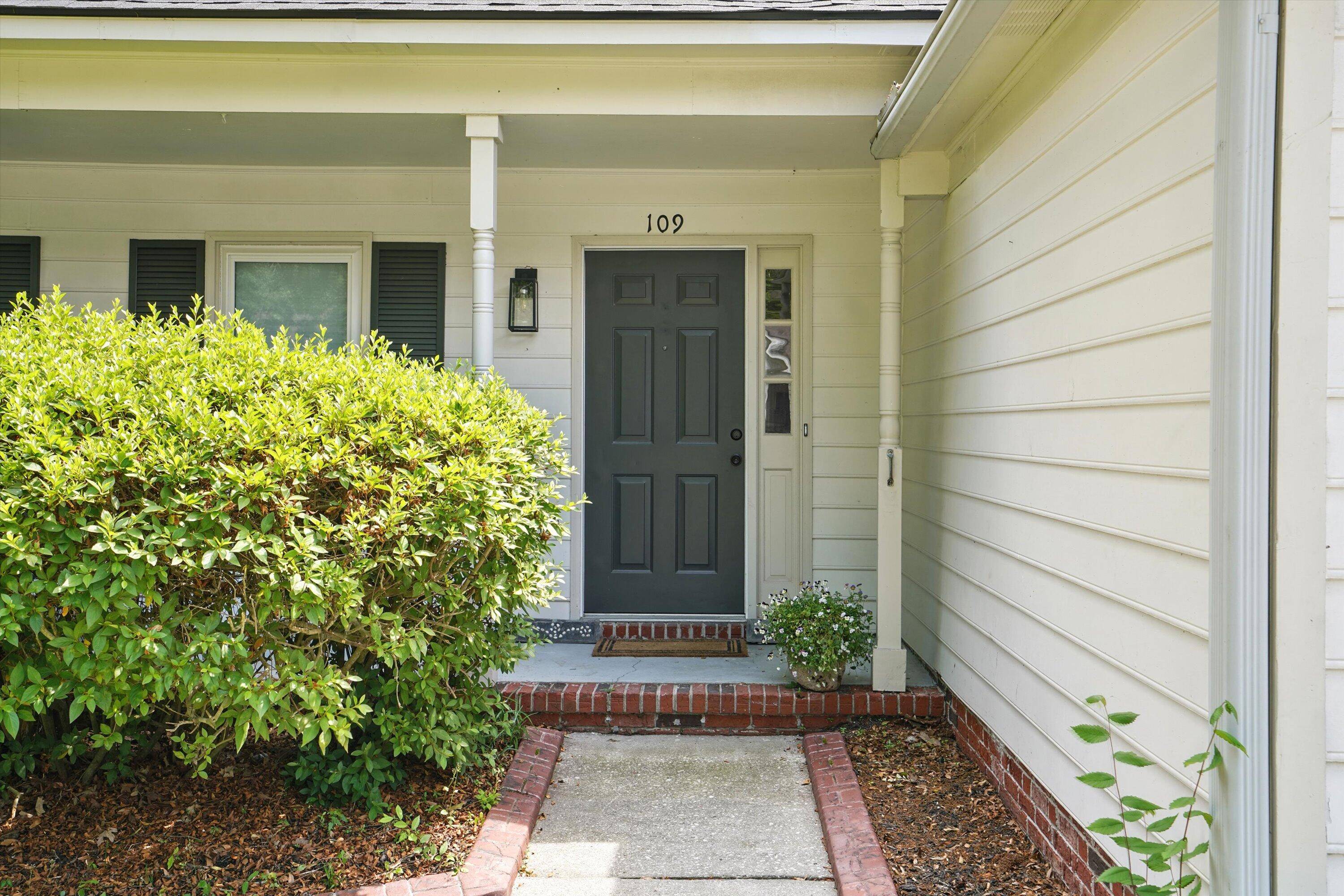Summerville, SC 29485,109 New Spring Ct