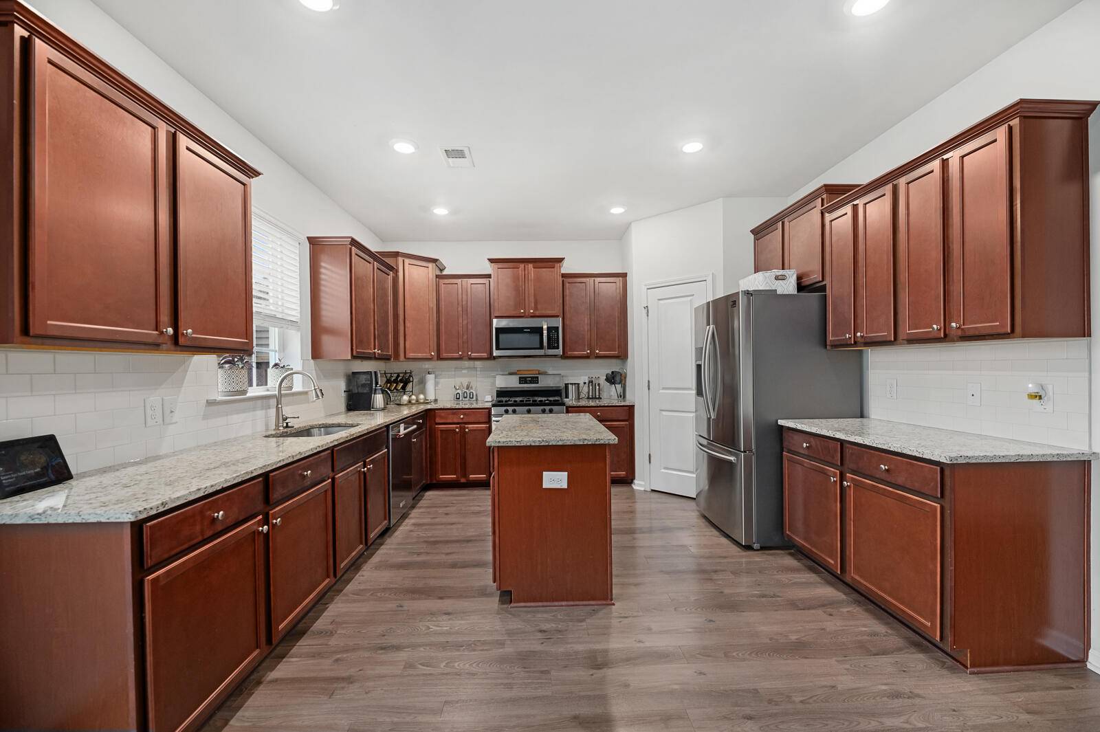Summerville, SC 29486,320 Blue Shadows Ct