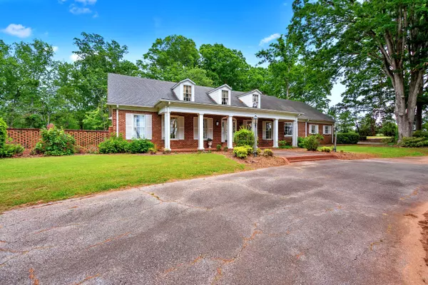 Greenwood, SC 29649,2221 W Deadfall Rd