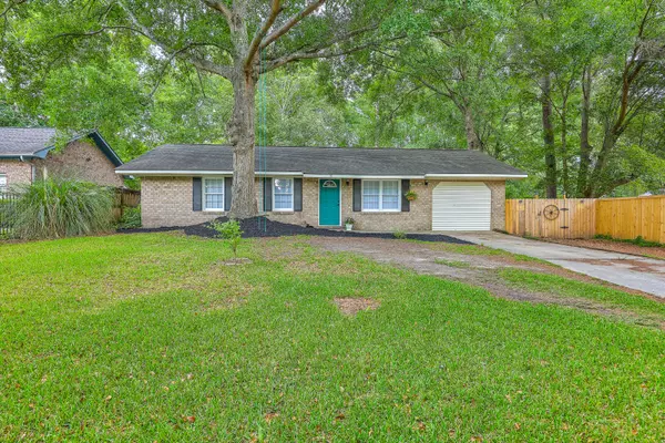 141 Larson Dr,  Summerville,  SC 29485