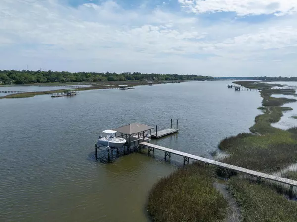 Wadmalaw Island, SC 29487,4855 Retriever Rd