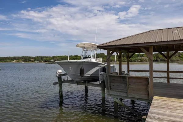 Wadmalaw Island, SC 29487,4855 Retriever Rd