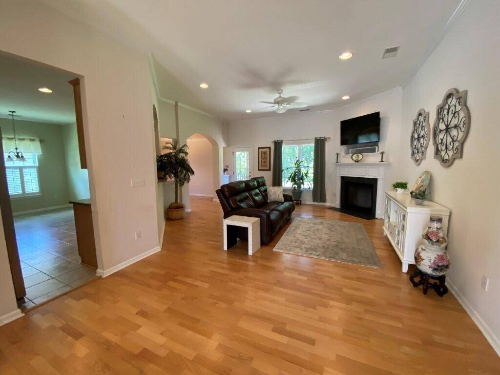 Hanahan, SC 29410,7517 Whispering Oak Dr