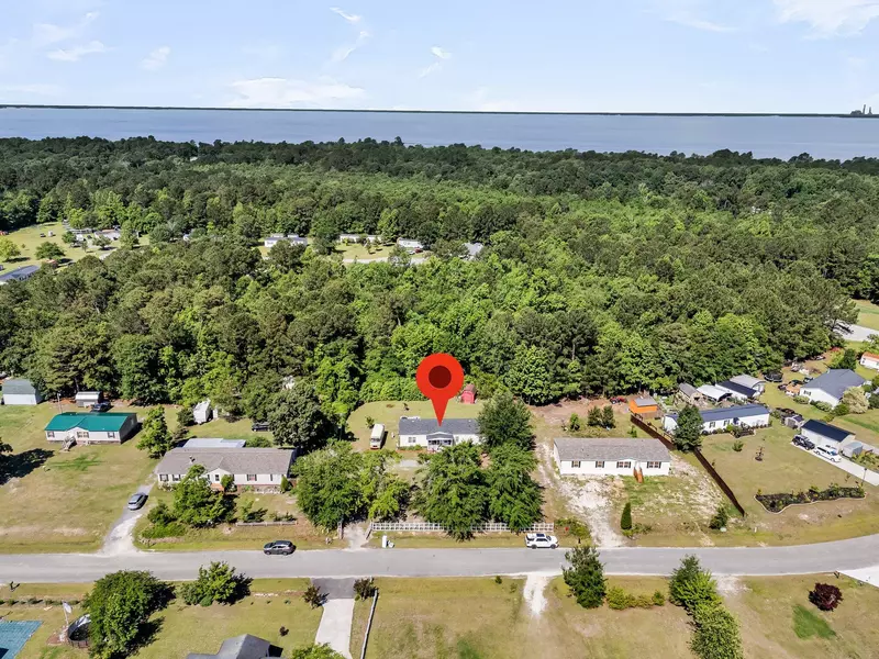 454 Pooshee Plantation Way, Bonneau, SC 29431